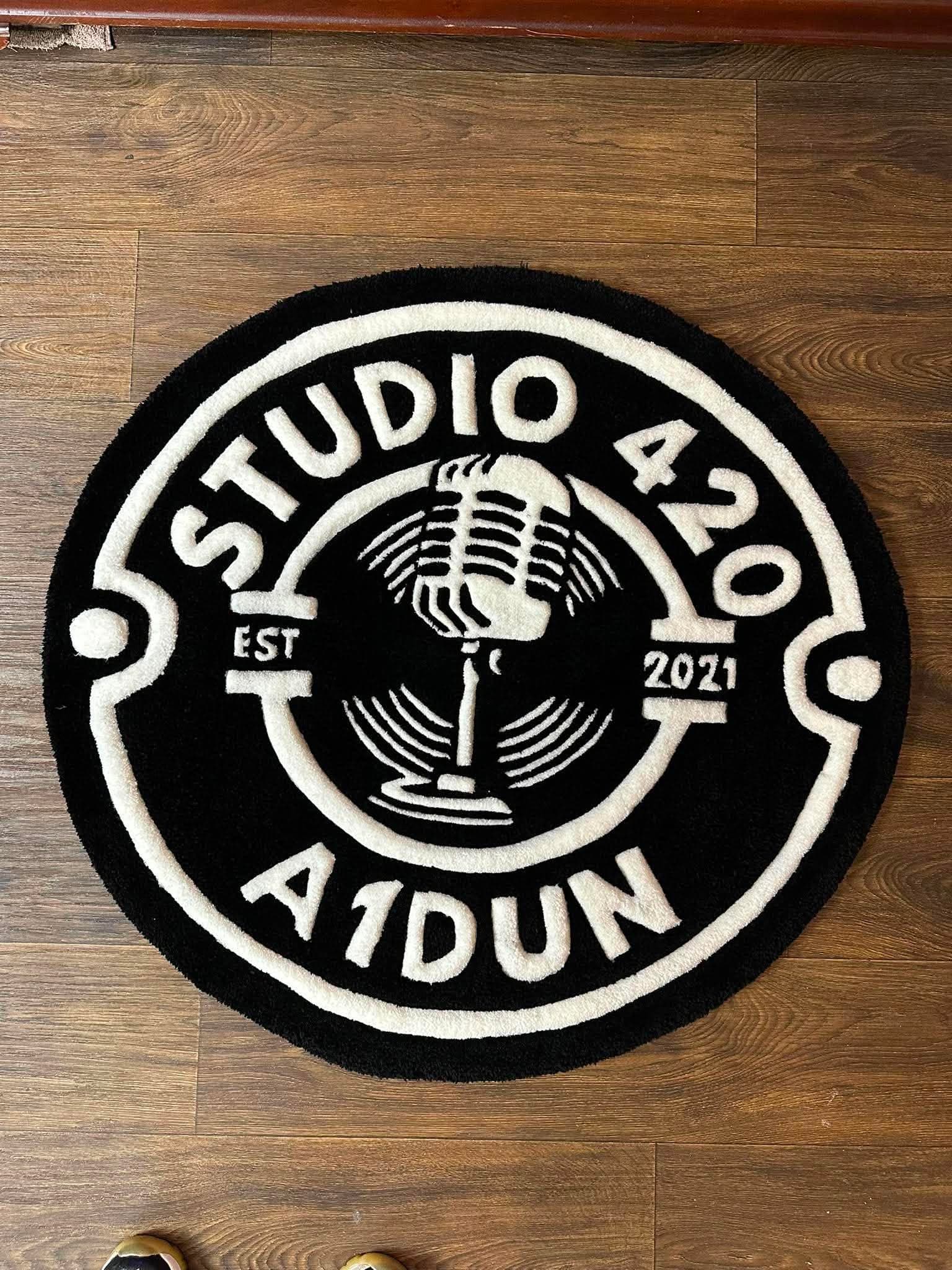 Custom tufted rug by Stubbs' Rugz